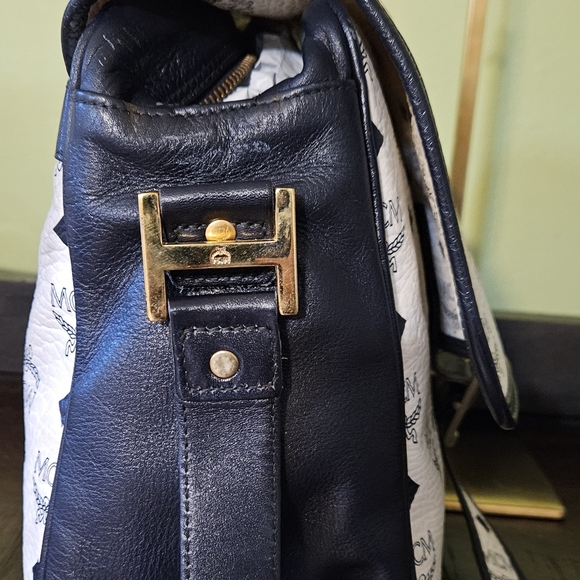 Authentic MCM White Blue Meesenger Crossbody Shoulder Bag EUC Germany - Picture 3 of 16